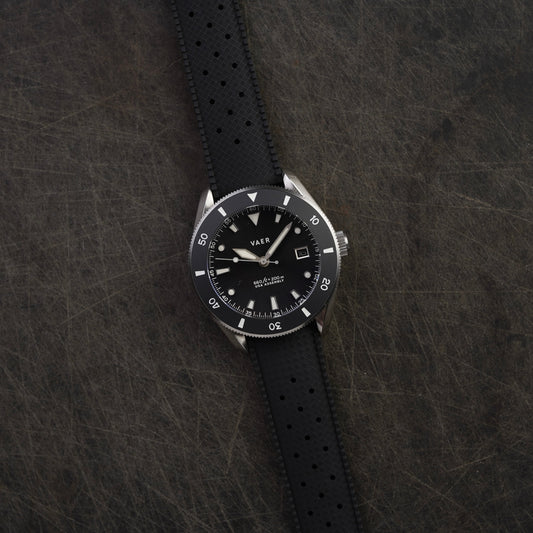 D4 Meridian Matte Black 42mm