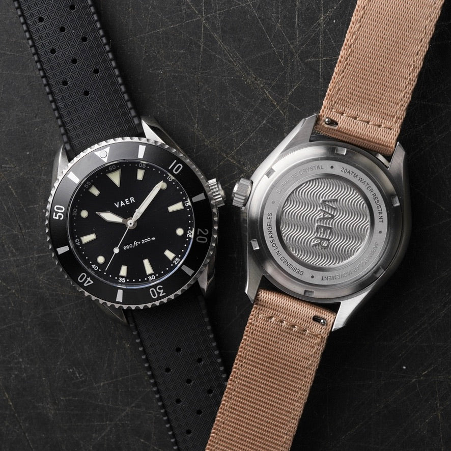 DS4 Meridian Black 42mm (with Date Window) on Standard Bracelet