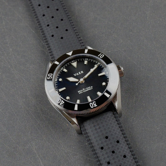 D4 Meridian Black 39mm (Excellent)